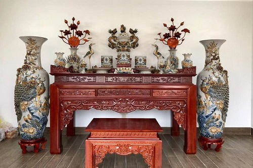 Hướng đặt bàn thờ hợp tuổi Nhâm Thân nam mạng