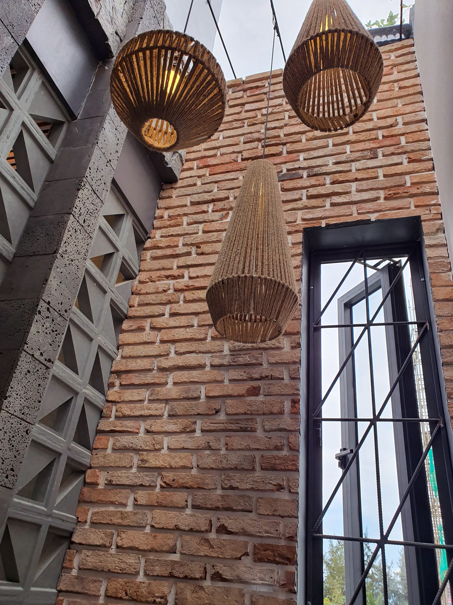 tường gạch th&ocirc; mộc