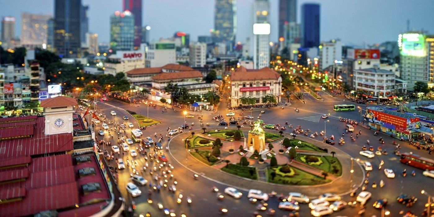 Thị trường mua bán nhà qu&acirc;̣n 1 s&ocirc;i đ&ocirc;̣ng trở lại nhờ cơ sở hạ t&acirc;̀ng