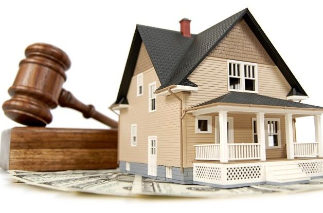 một ng&ocirc;i nh&agrave; v&agrave; 1 cuốn s&aacute;ch luật