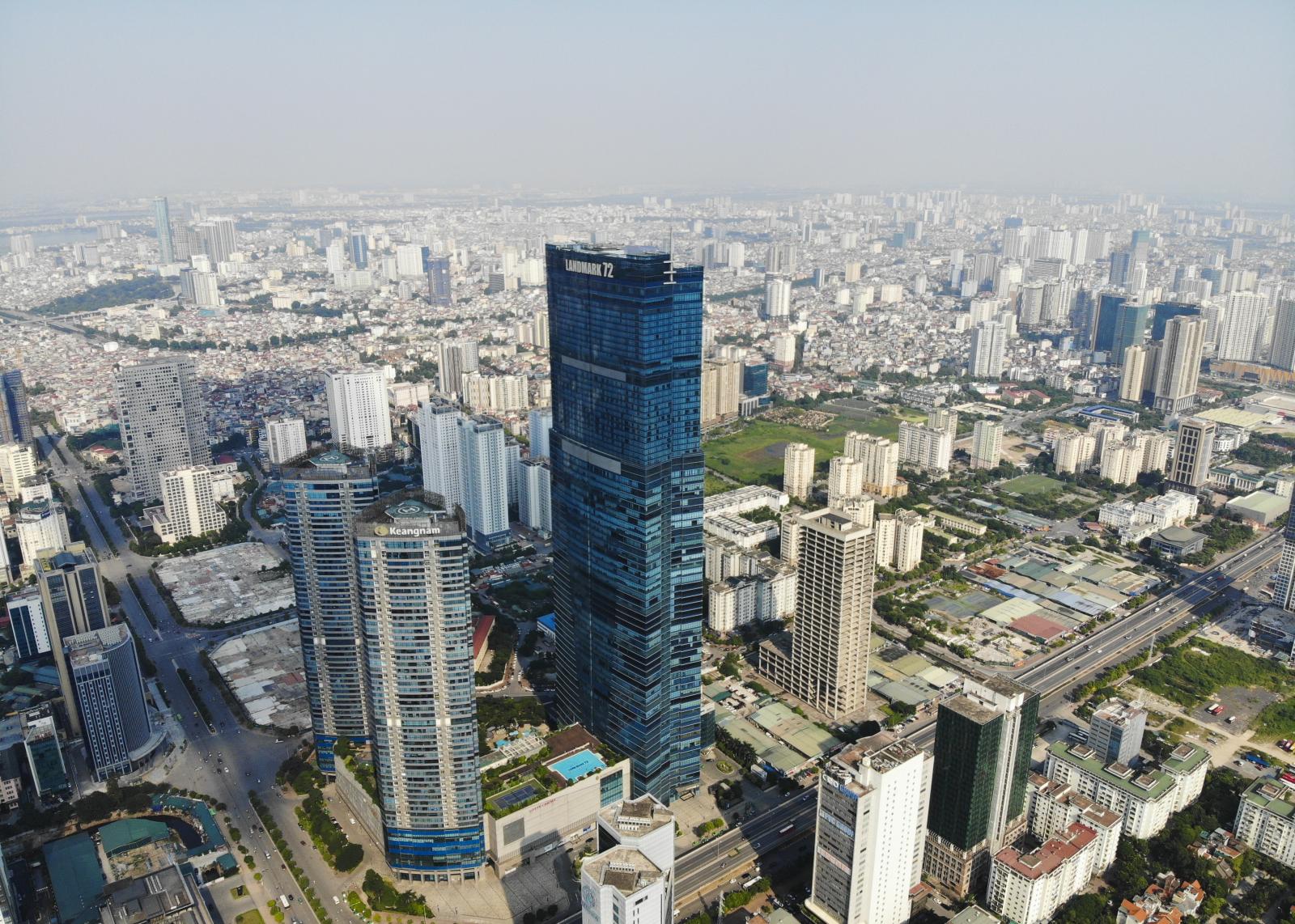 nhiều t&ograve;a nh&agrave; cao tầng nh&igrave;n từ tr&ecirc;n cao