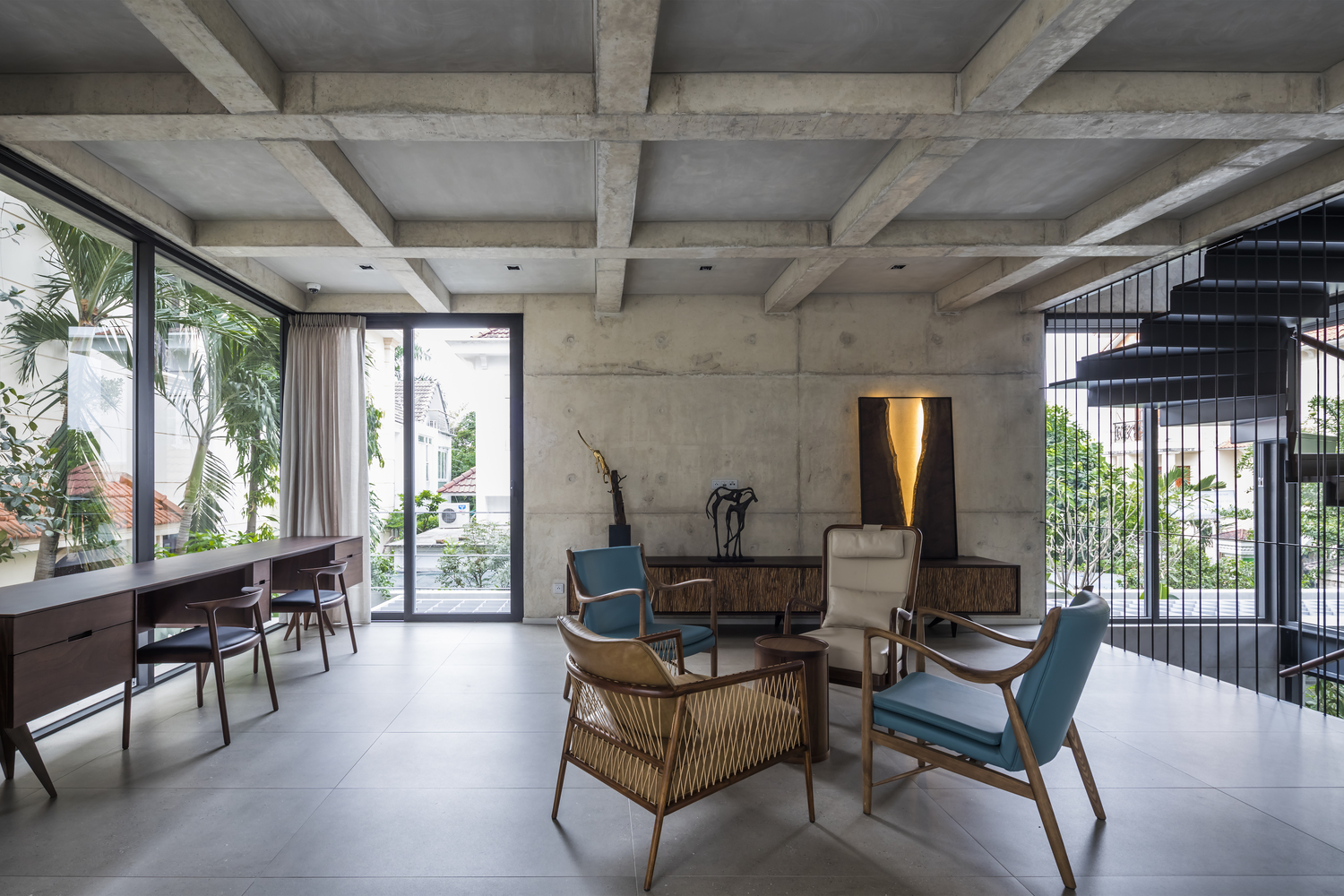 h&igrave;nh ảnh ph&ograve;ng sinh hoạt chung rộng tho&aacute;ng, sử dụng n&ocirc;i thất gỗ, m&acirc;y tre đan