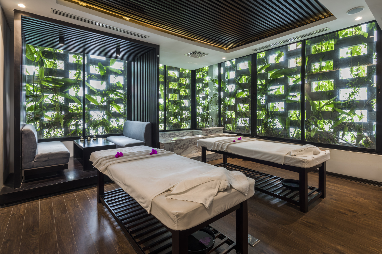 Khu vực spa riêng tư, yên tĩnh và thư giãn trong không gian xanh mát Khu vực spa