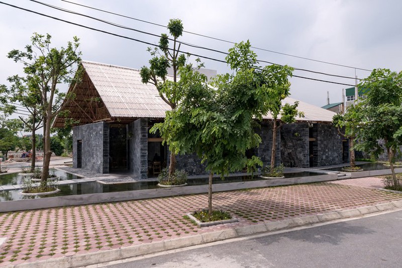 h&igrave;nh ảnh to&agrave;n cảnh nh&agrave; sinh hoạt cộng đồng ở Đồng Văn, tỉnh H&agrave; Nam