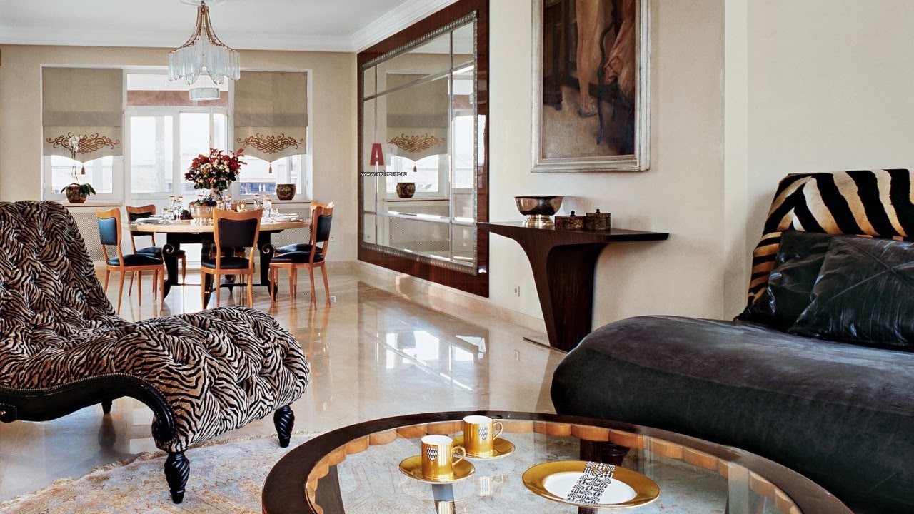 phòng khách phong cách nội thất Art Deco hình ảnh một góc phòng khách phong cách nội thất Art Deco với bàn trà tròn mặt kính, khung kim loại, sofa bọc nỉ, ghế thư giãn sang trọng, cạnh đó là bàn ăn