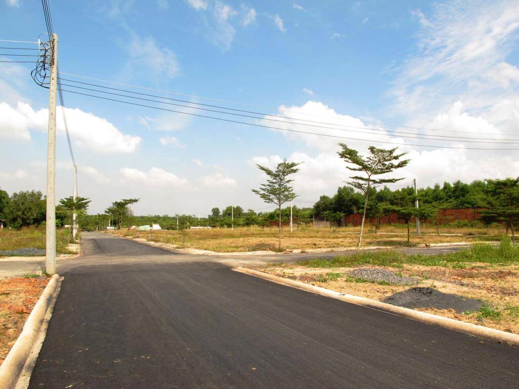 đường dự án đang hoàn thiện