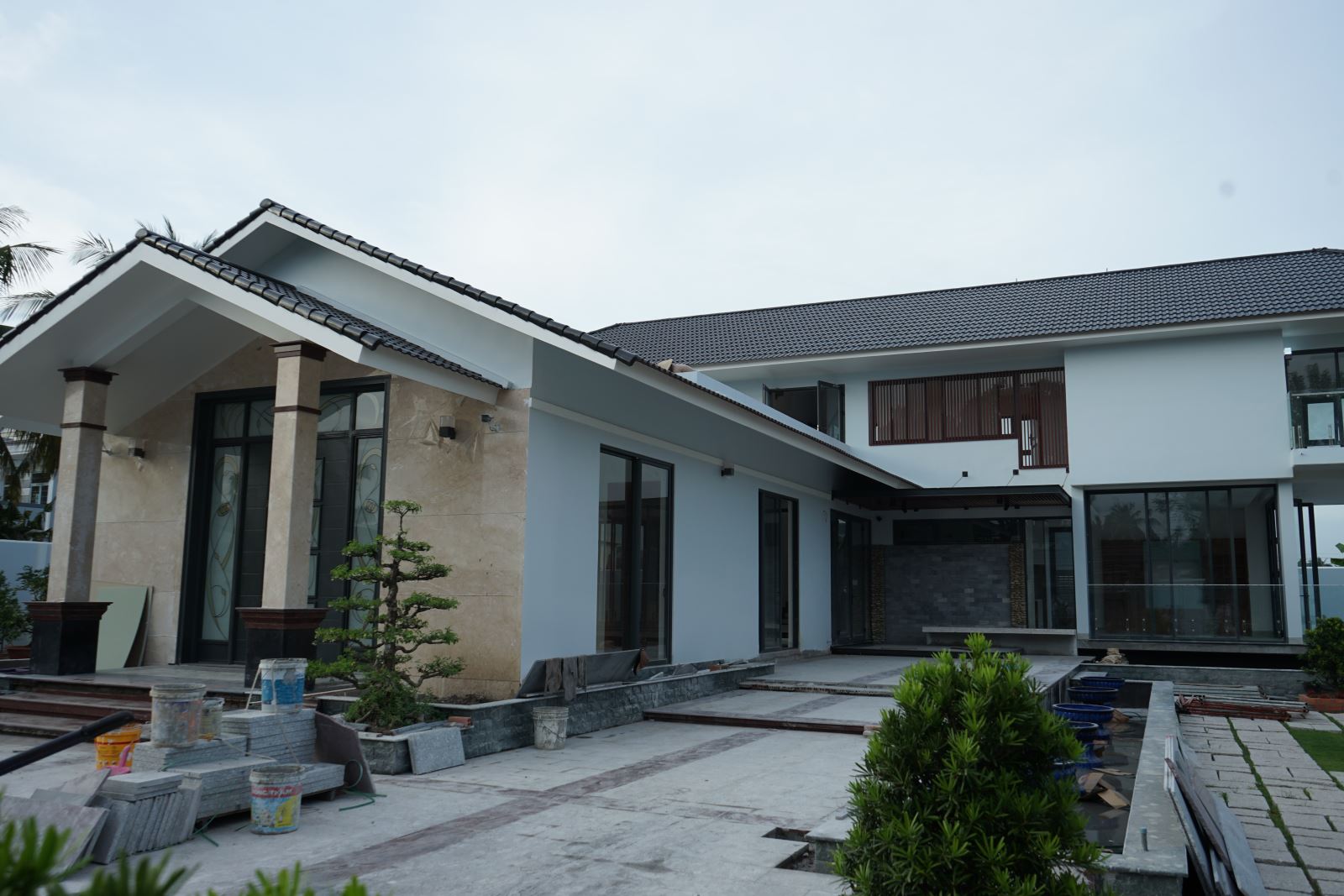 H&igrave;nh ảnh mẫu nh&agrave; cấp 4 m&aacute;i th&aacute;i hiện đại