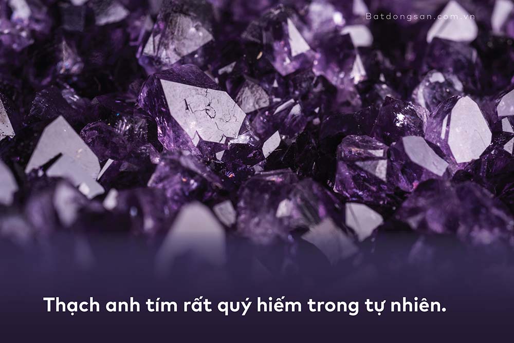 Đá thạch anh tím.