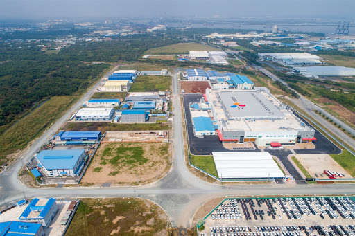 Khu bất động sản c&ocirc;ng nghiệp c&oacute; nhiều nh&agrave; xưởng.