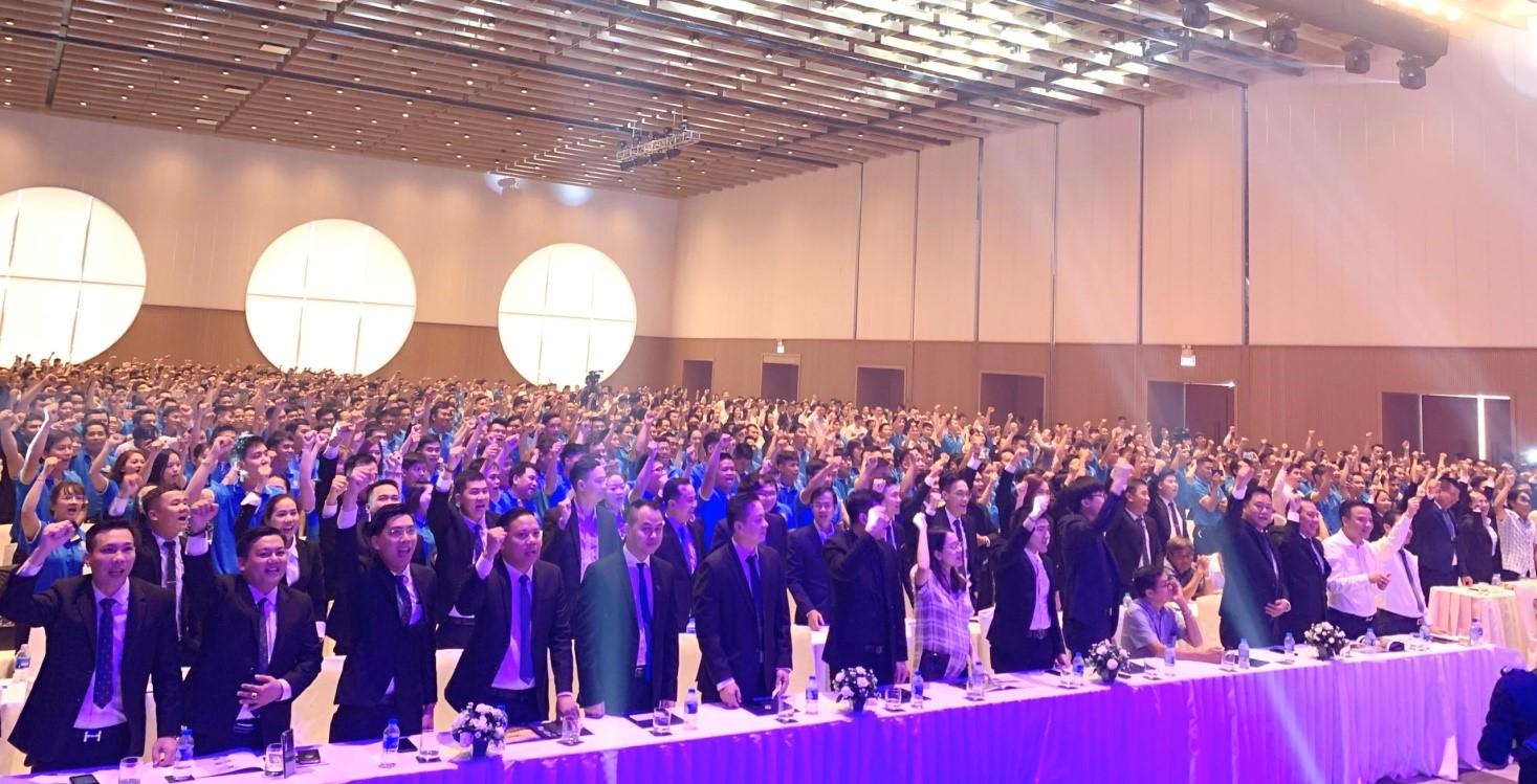C&aacute;c chuy&ecirc;n vi&ecirc;n kinh doanh thuộc tập đo&agrave;n Địa ốc Kim Oanh