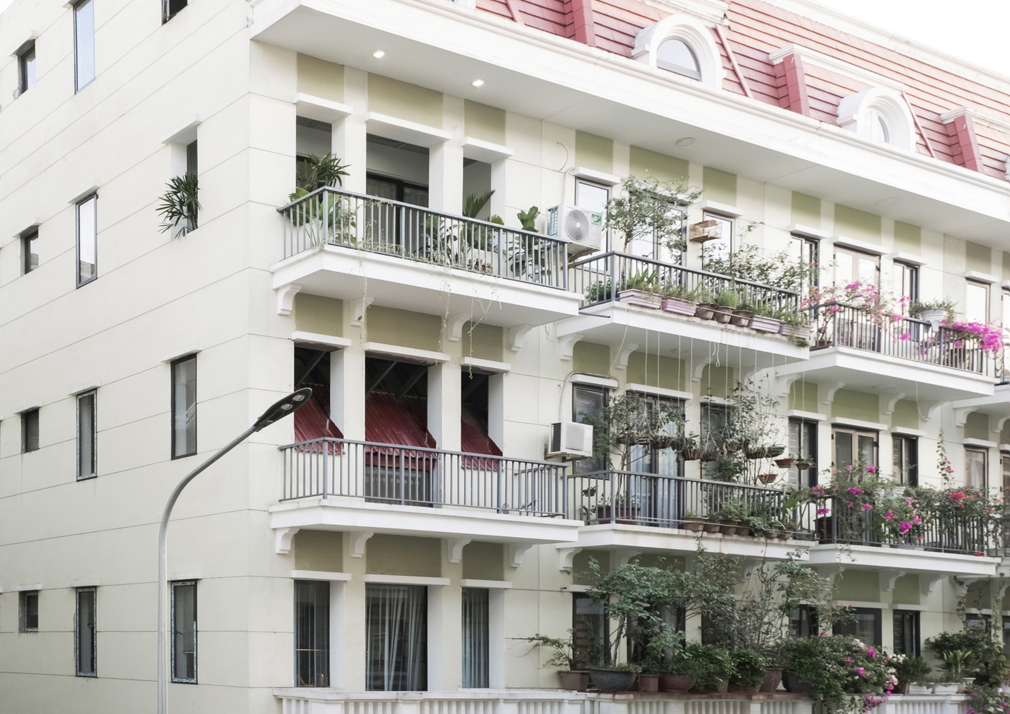 h&igrave;nh ảnh cận cảnh mặt tiền d&atilde;y nh&agrave; phố liền kề tại H&agrave; Nội