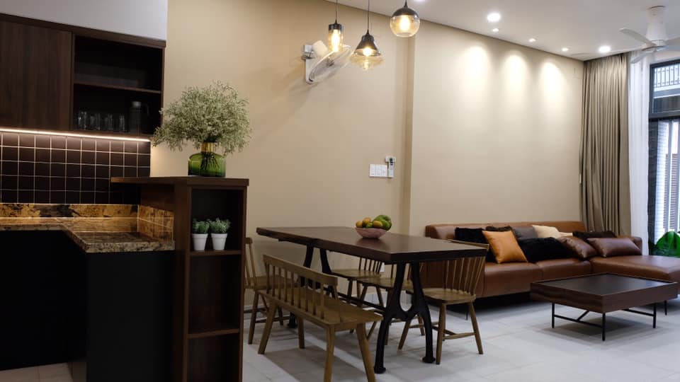 Không gian phòng khách và bếp