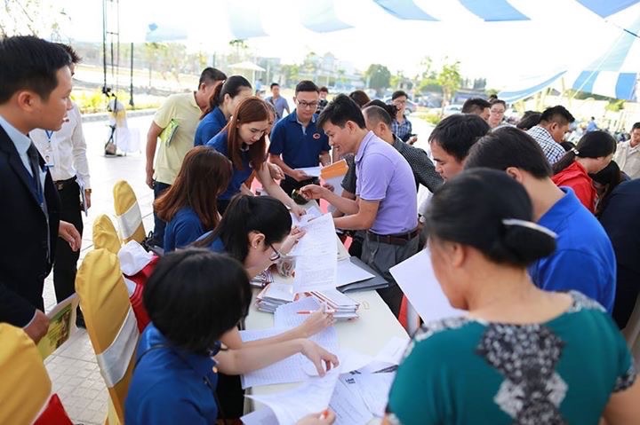 Nhiều người xem th&ocirc;ng tin mua nh&agrave; ở thương mại gi&aacute; rẻ.