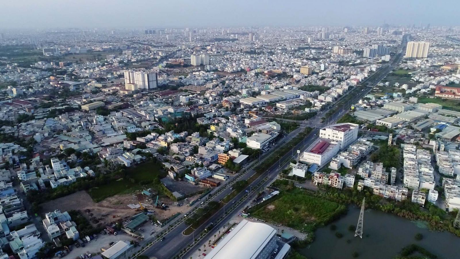 một g&oacute;c TP.HCM nh&igrave;n từ tr&ecirc;n cao c&oacute; nhiều nh&agrave; ở nằm san s&aacute;t