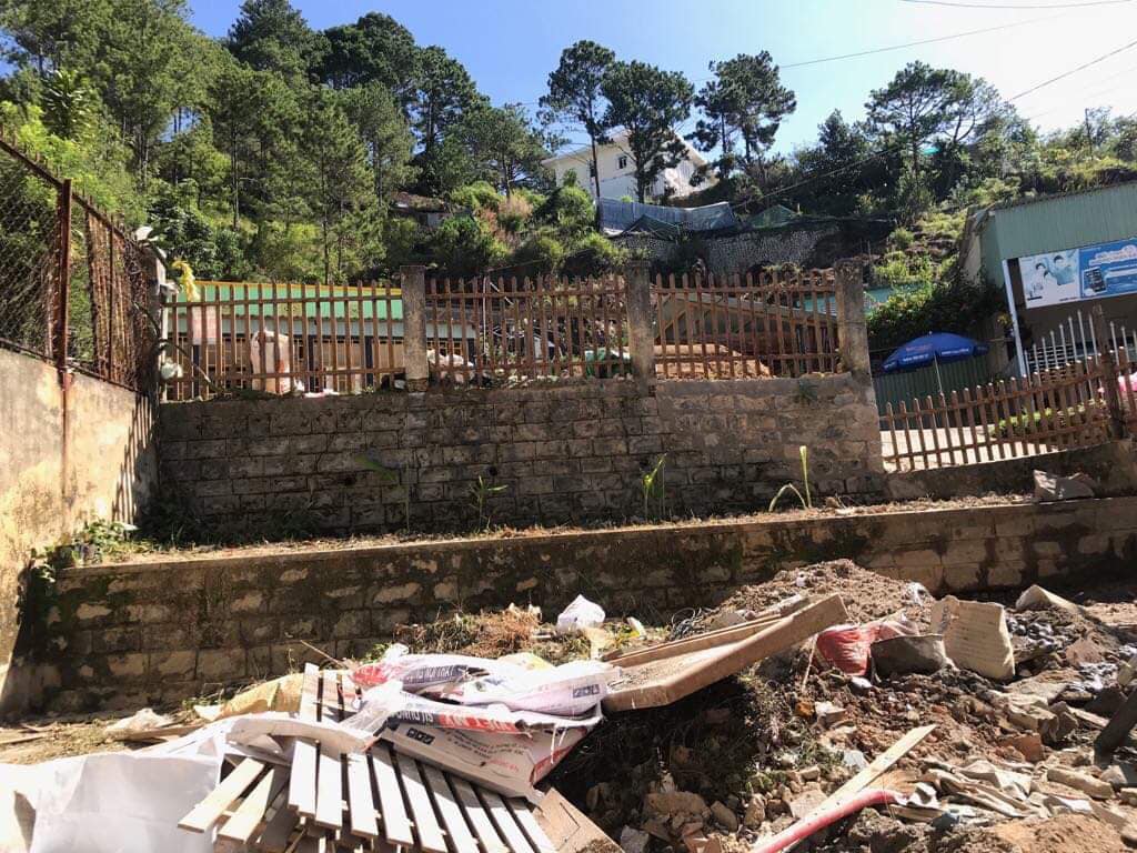 Cải tạo căn nhà cũ thành homestay Bãi đất trống trước nhà