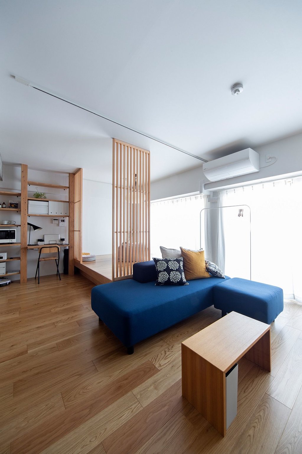 h&igrave;nh ảnh cận cảnh bộ ghế sofa m&agrave;u xanh lam