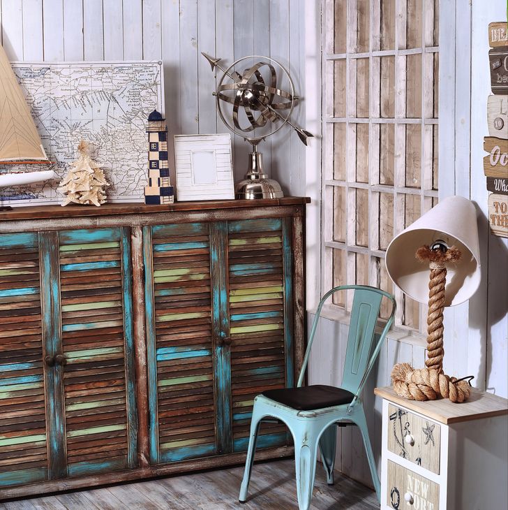h&igrave;nh ảnh g&oacute;c nh&agrave; được trang tr&iacute; theo phong c&aacute;ch nội thất Shabby-chic với cửa gỗ cũ sơn mới