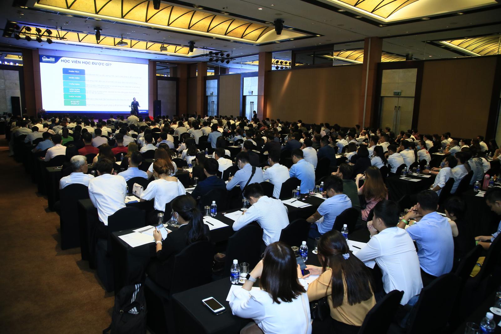 H&igrave;nh ảnh tổng thể tại sự kiện expert talk 19 tại TP.HCM