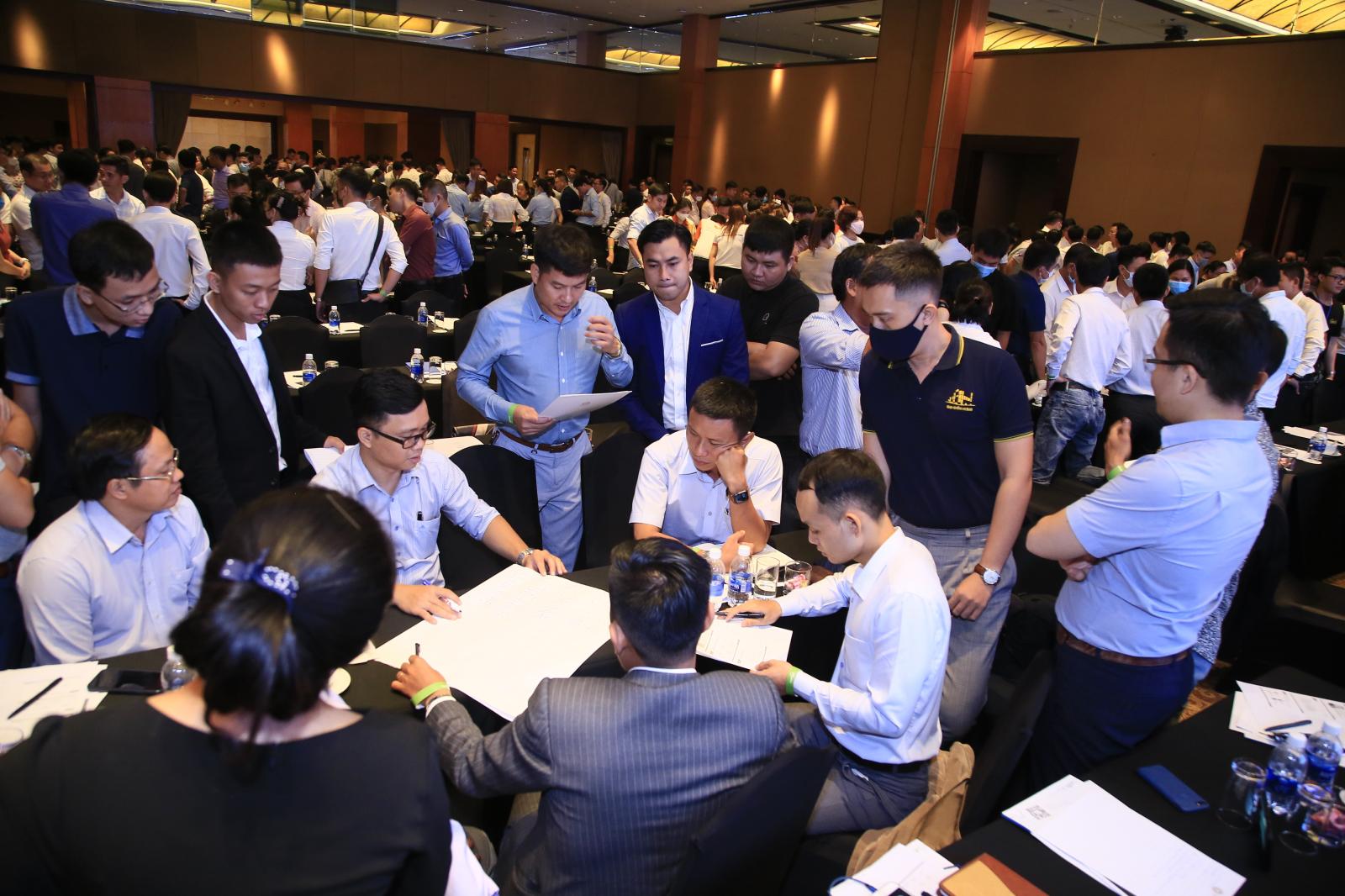Học vi&ecirc;n tham gia thảo luận tại Expert talk 19