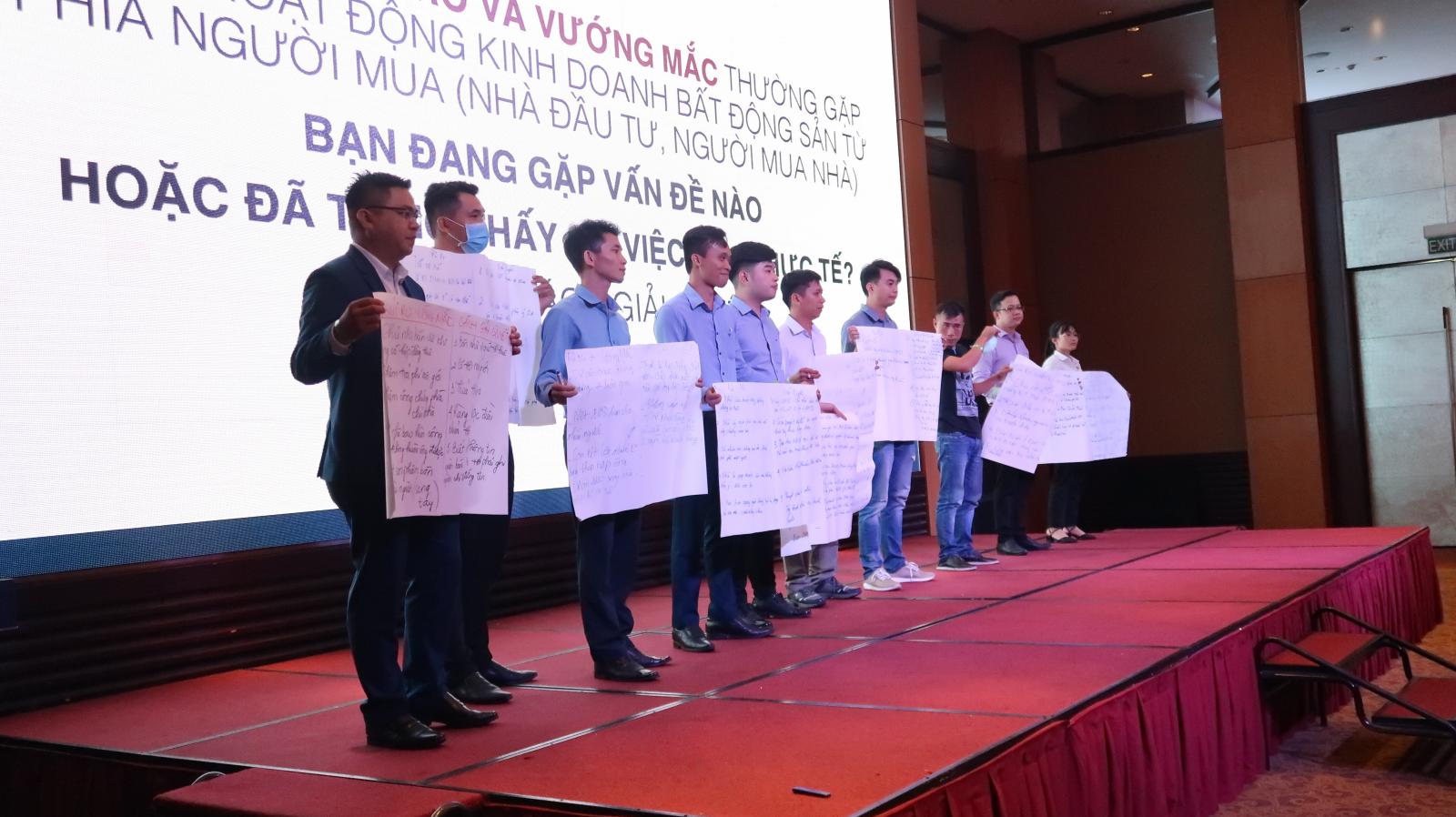Học vi&ecirc;n tham gia tr&igrave;nh b&agrave;y về t&igrave;nh huống tranh chấp trong giao dịch nh&agrave; đất
