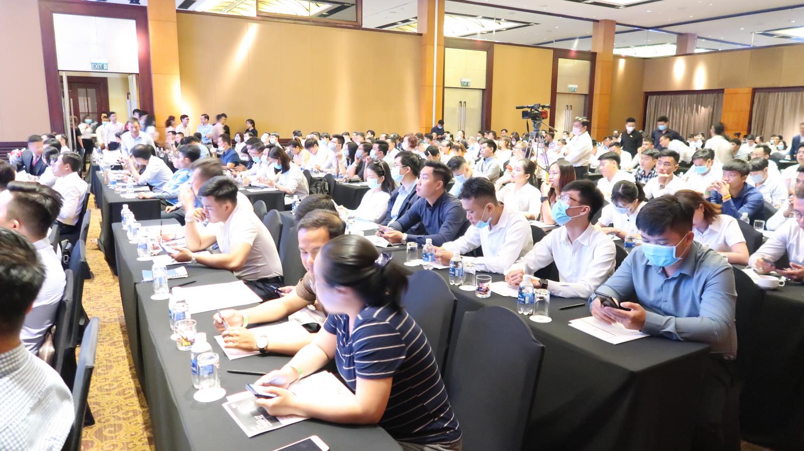 tổng thể kh&aacute;ch tham gia sự kiện Expert Talk 19
