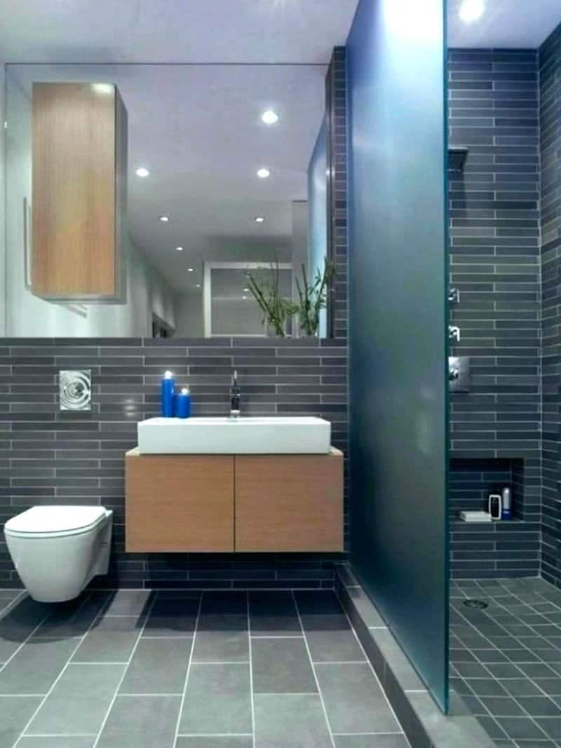 h&igrave;nh ảnh ph&ograve;ng vệ sinh trong nh&agrave; ống 3 tầng với sắc xanh x&aacute;m chủ đạo, v&aacute;ch k&iacute;nh mờ