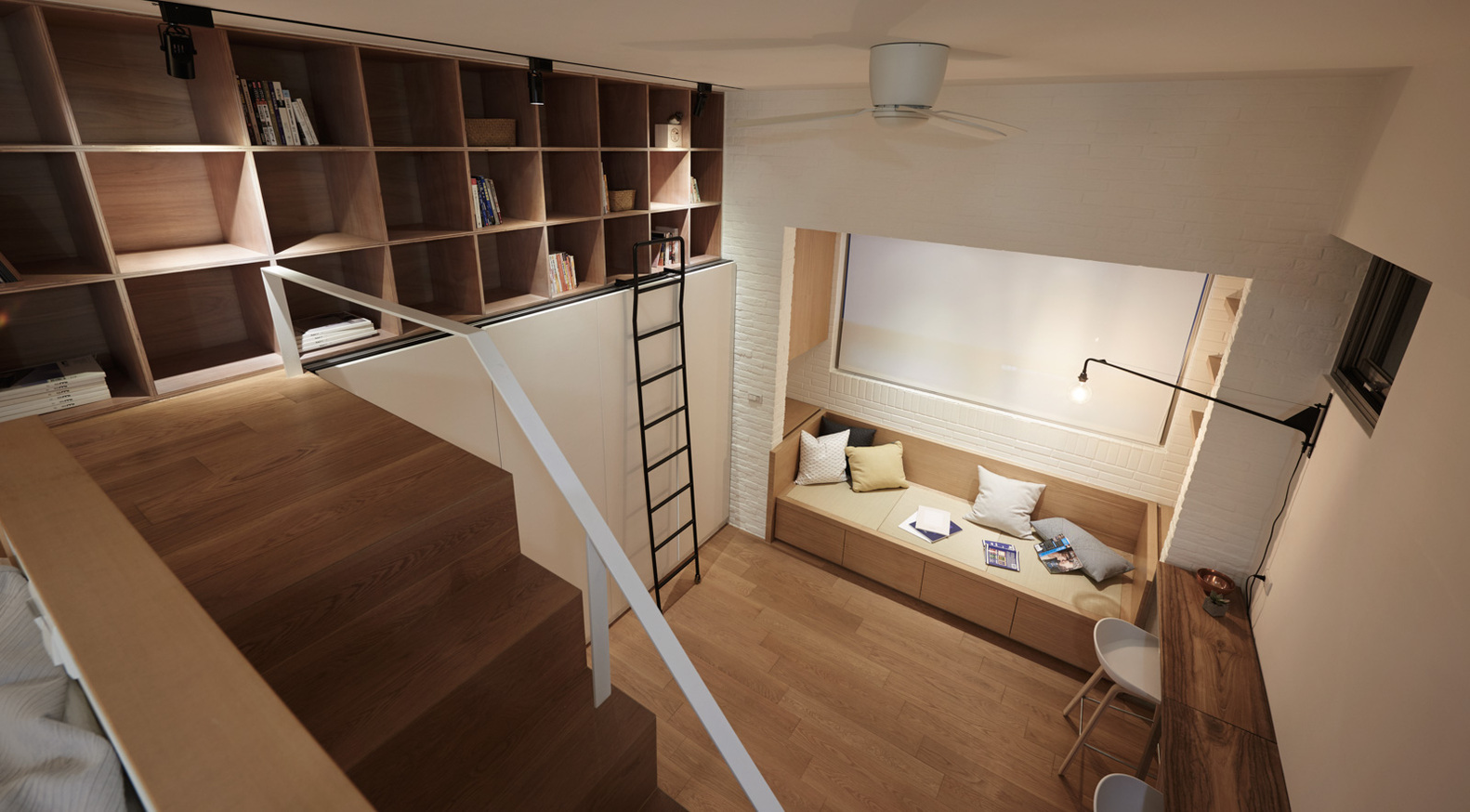 h&igrave;nh ảnh tủ kệ lưu trữ trong căn họ 22m2 c&oacute; g&aacute;c lửng