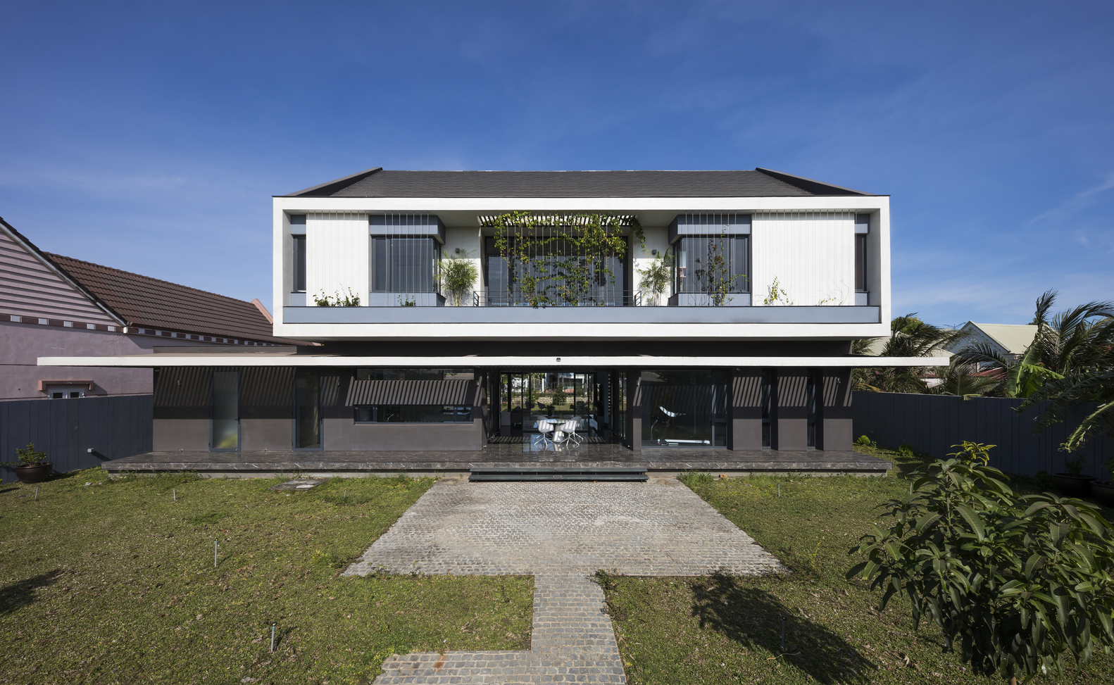 h&igrave;nh ảnh to&agrave;n cảnh mặt sau ng&ocirc;i nh&agrave; Thai House