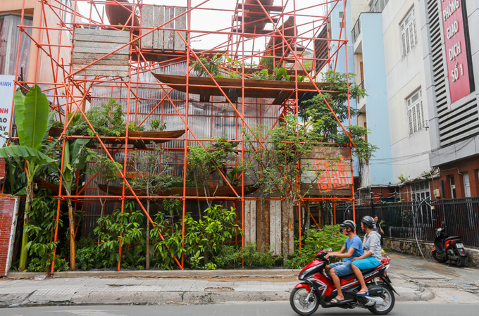hình ảnh quán cà phê làm từ giàn giáo ở TP.HCM