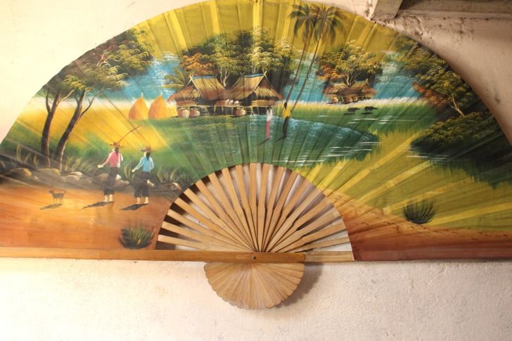 h&igrave;nh ảnh cận cảnh quạt giấy trang tr&iacute; tường nh&agrave;