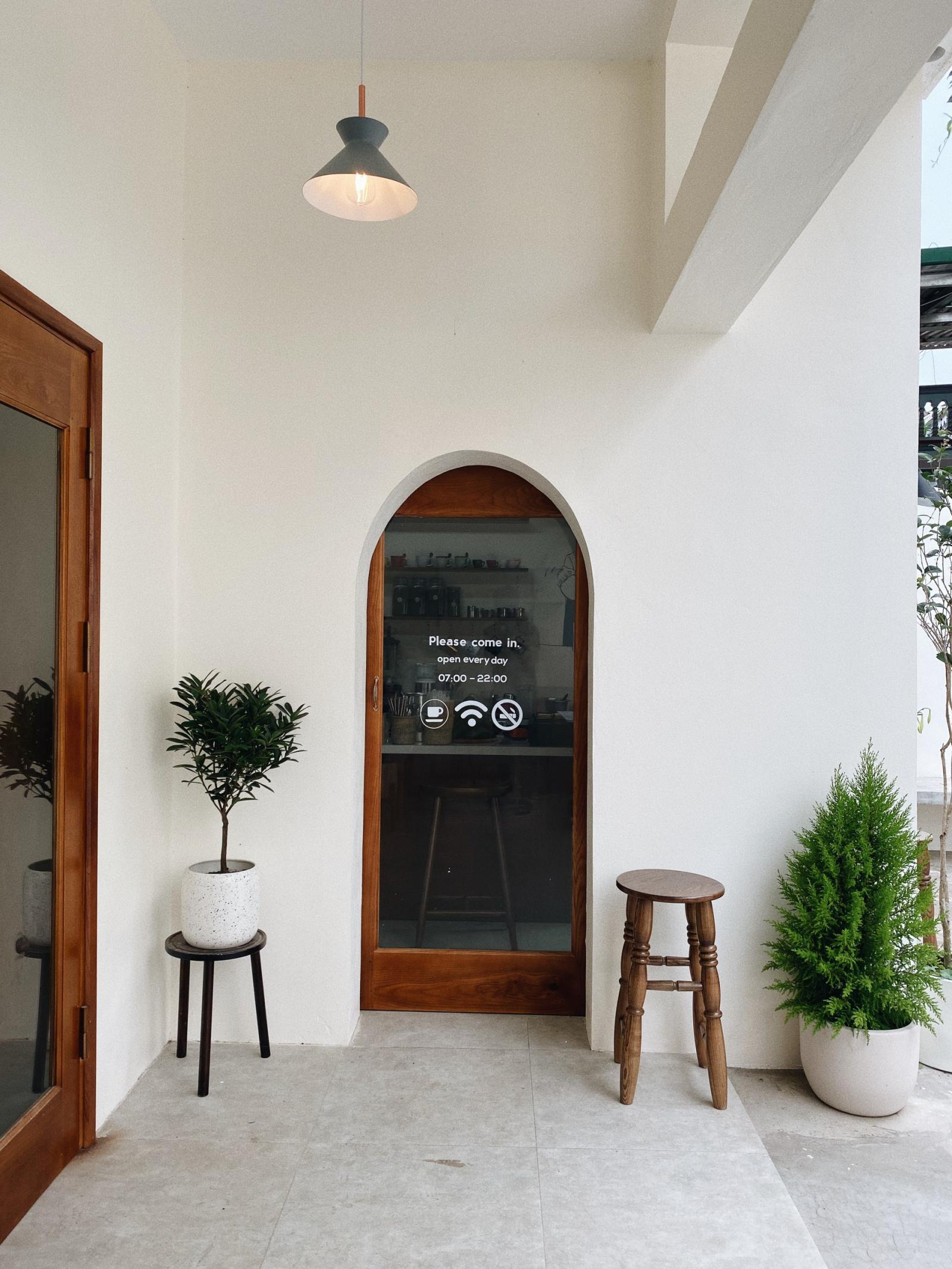 Qu&aacute;n cafe xinh xắn sau cải tạo