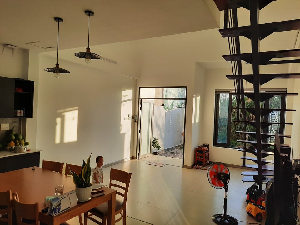 Ph&ograve;ng kh&aacute;ch v&agrave; bếp nh&agrave; cấp 4