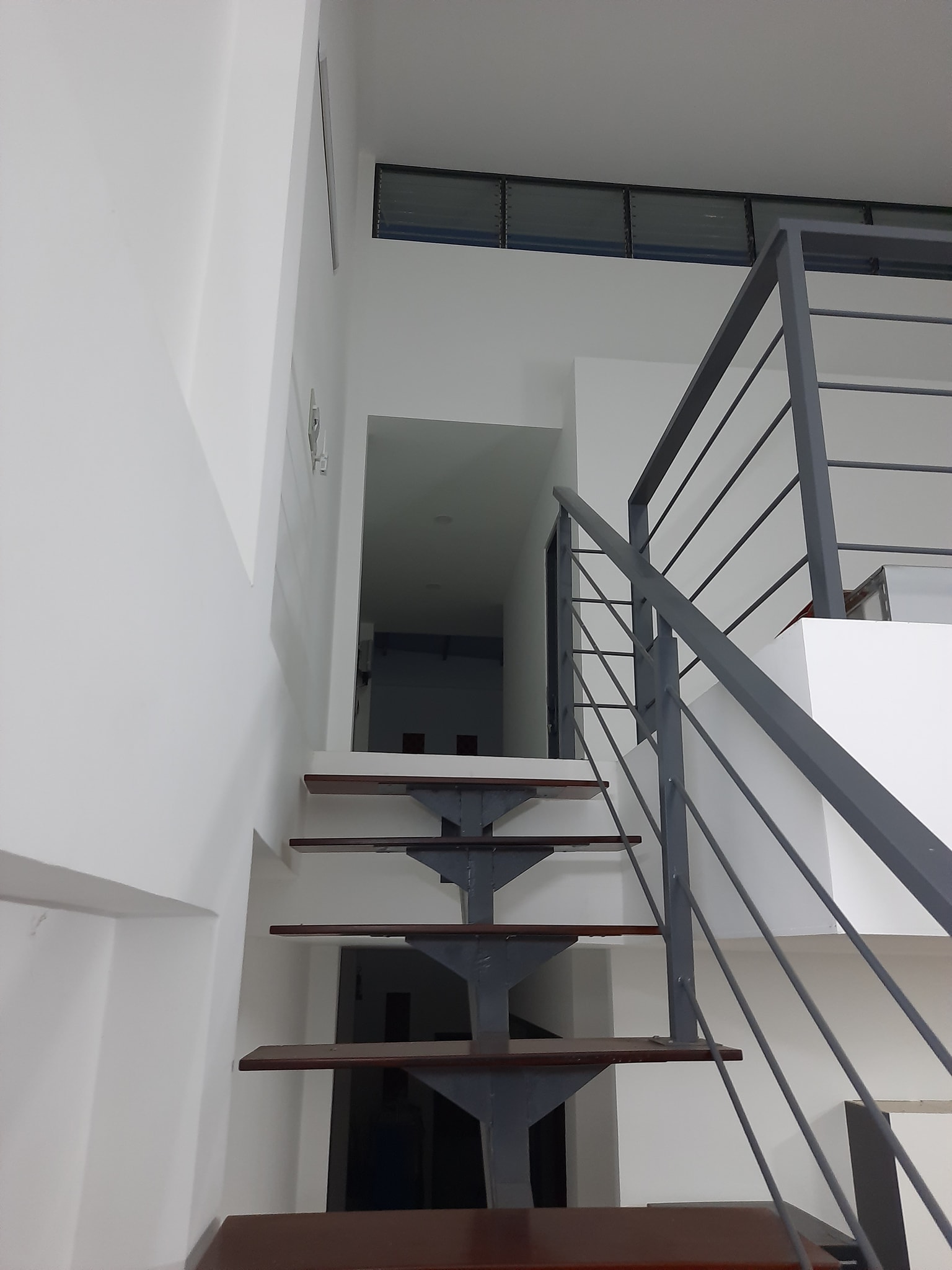 Cầu thang nh&agrave; cấp bốn