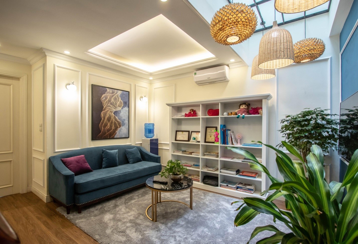 ph&ograve;ng đọc s&aacute;ch ấn tượng trong căn shophouse