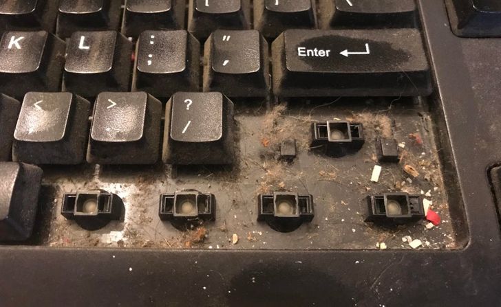 h&igrave;nh ảnh cận cảnh b&agrave;n ph&iacute;m c&aacute;u bẩn