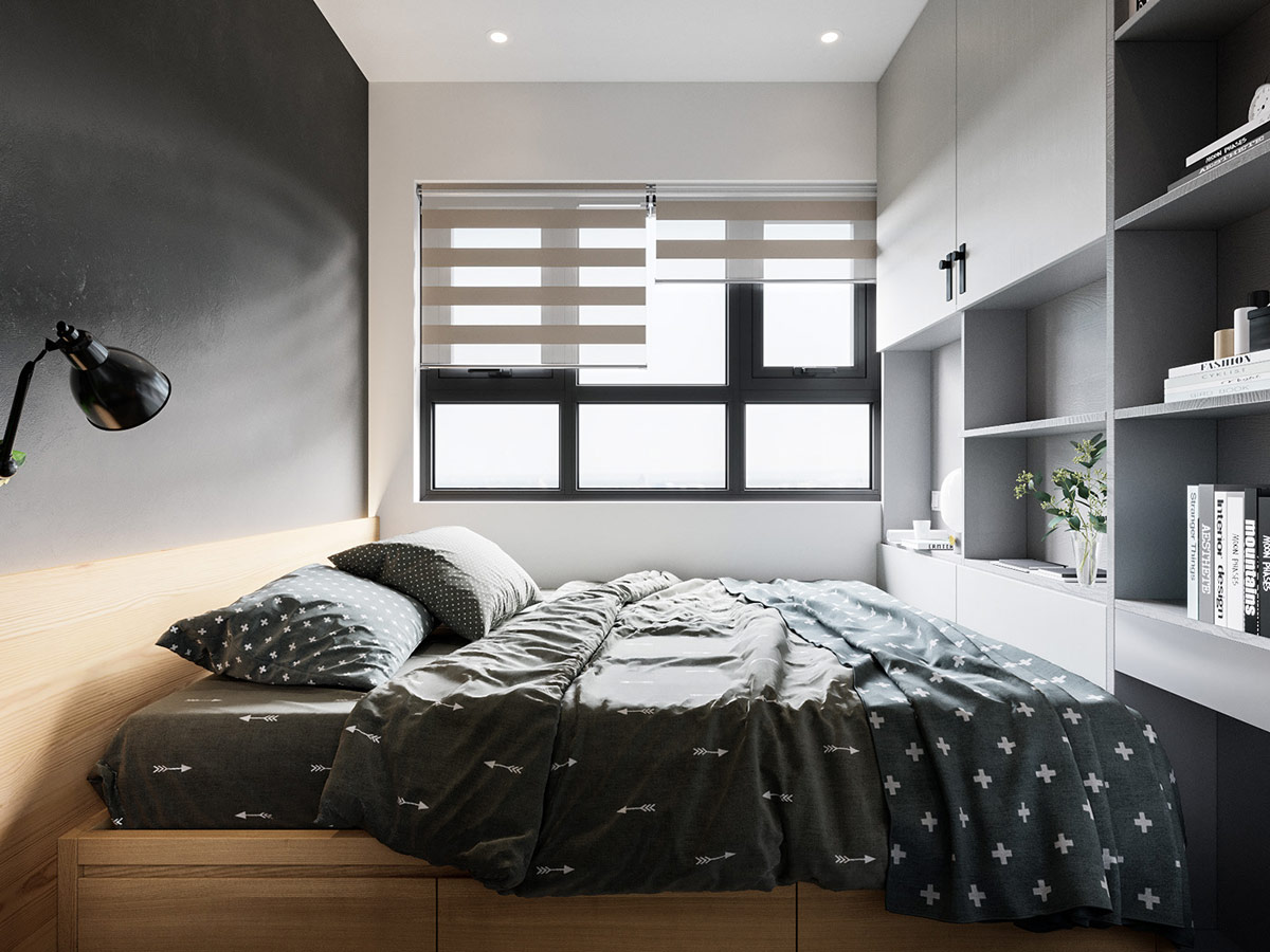Khoảng trống nhỏ cuối ch&acirc;n giường được tận dụng để bố tr&iacute; hệ tủ kệ lưu trữ cao kịch trần m&agrave; kh&ocirc;ng hề tạo cảm gi&aacute;c chật chội.