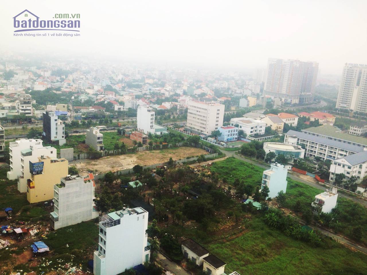 Hình ảnh toàn cảnh một khu vực đang xây dựng nhà tại quận 9