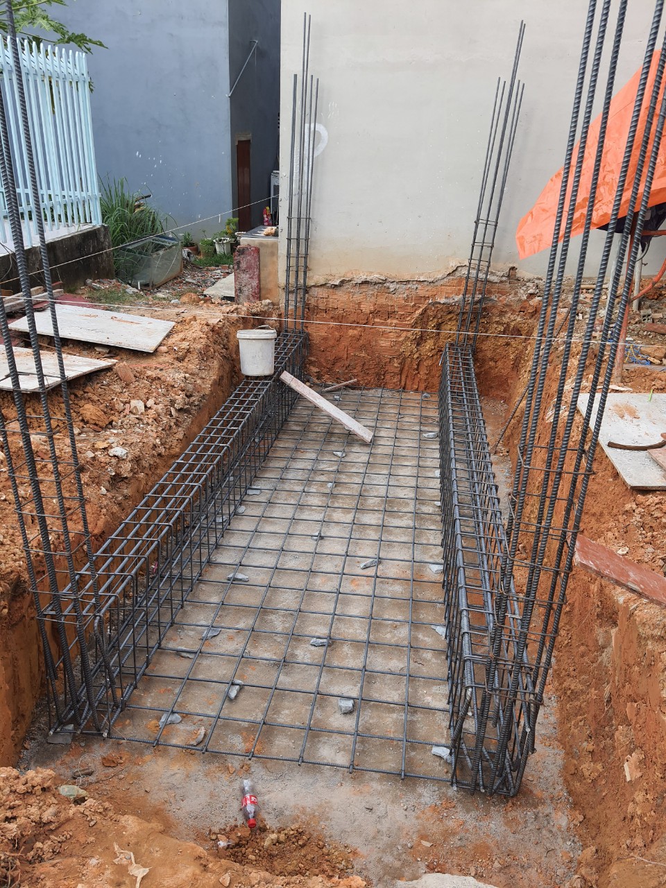 Gia c&ocirc;ng giằng m&oacute;ng băng