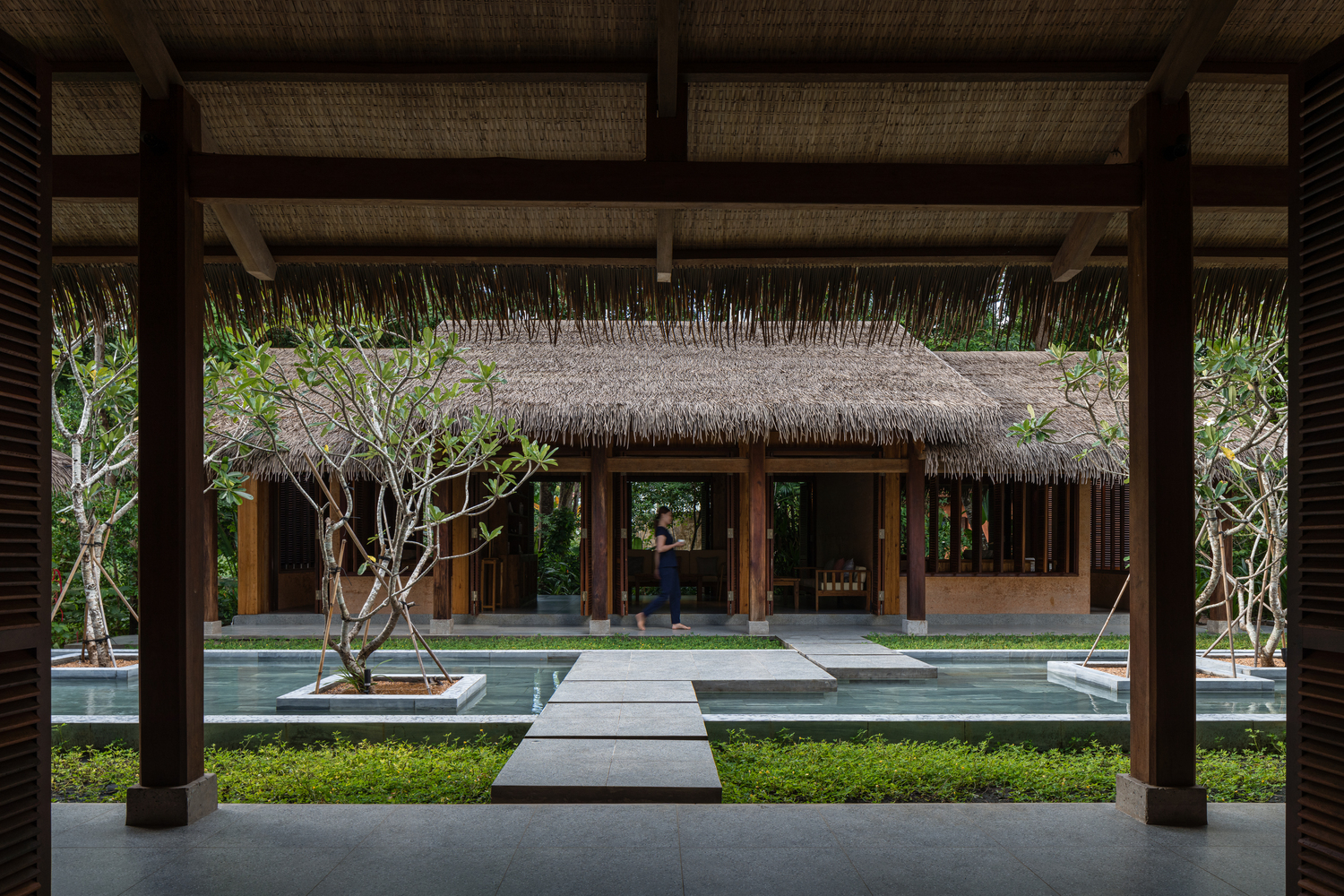 cận cảnh hồ nước sân trong khu nhà nghỉ dưỡng cận cảnh hồ nước sân trong khu nhà nghỉ dưỡng