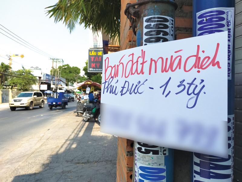 Bảng rao b&aacute;n nh&agrave; đất m&ugrave;a dịch covid