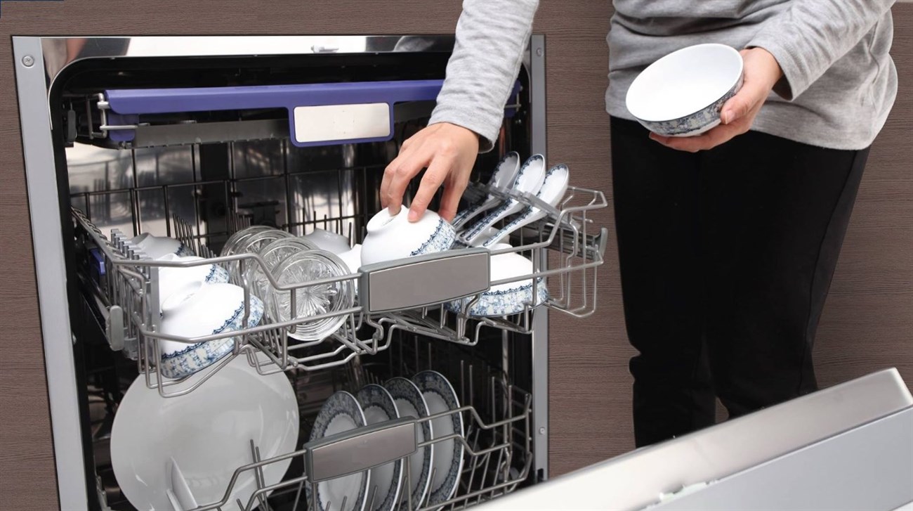 hình ảnh cận cảnh bên trong máy rửa bát