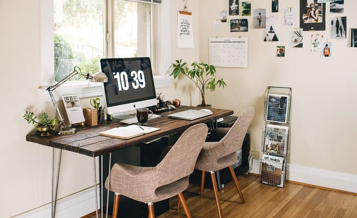 Chọn vị tr&iacute; b&agrave;n l&agrave;m việc hợp phong thủy