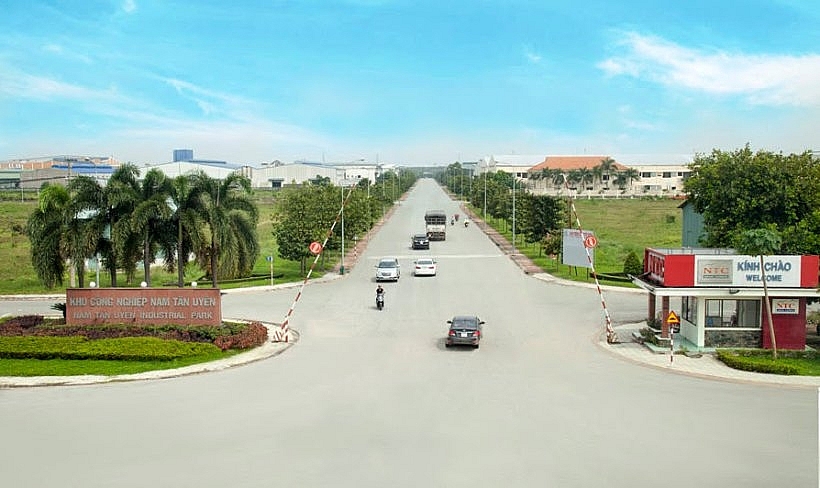 h&igrave;nh ảnh cổng v&agrave;o khu c&ocirc;ng nghiệp Nam T&acirc;n Uy&ecirc;n ở B&igrave;nh Dương