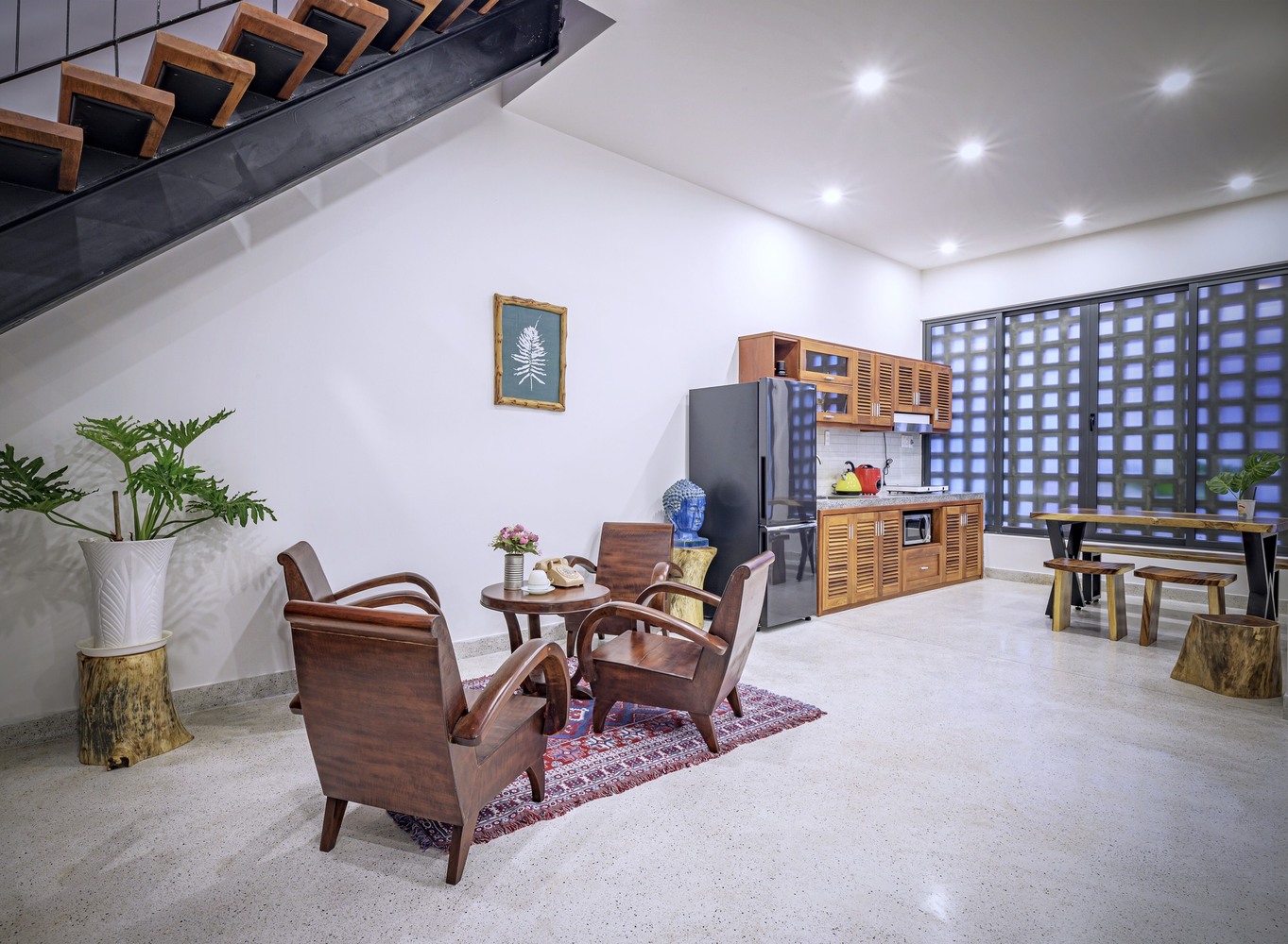 Ngoài chức năng đơn thuần, phòng khách còn là nơi gắn kết các thành viên trong gia đình, tạo không gian hàn huyên tâm sự cùng nhau.