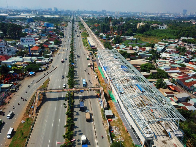 nhiều nh&agrave; ở nằm hai b&ecirc;n đường cao tốc