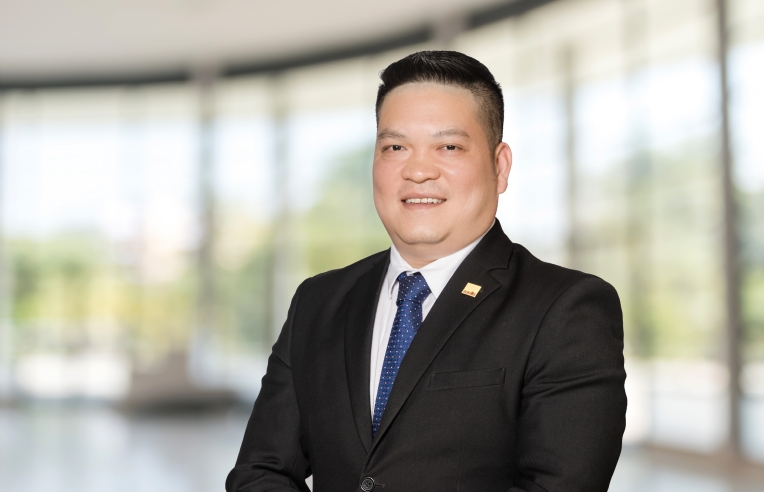 Ch&acirc;n dung &ocirc;ng Nguyễn Đức Th&ecirc;m, Quản l&yacute; Kinh doanh, Bộ phận Kinh doanh Quốc tế, Savills H&agrave; Nội 