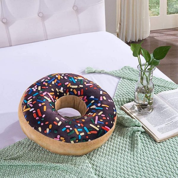 h&igrave;nh ảnh cận cảnh mẫu gối n&eacute;m h&igrave;nh b&aacute;nh donut socola
