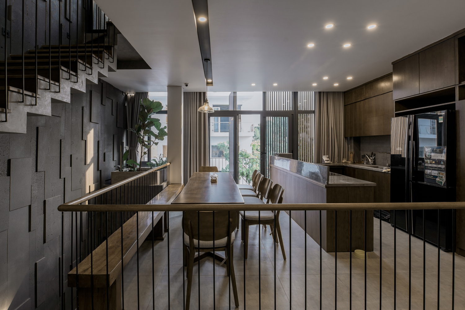 kh&ocirc;ng gian khu vực cầu thang nh&agrave; 4 tầng