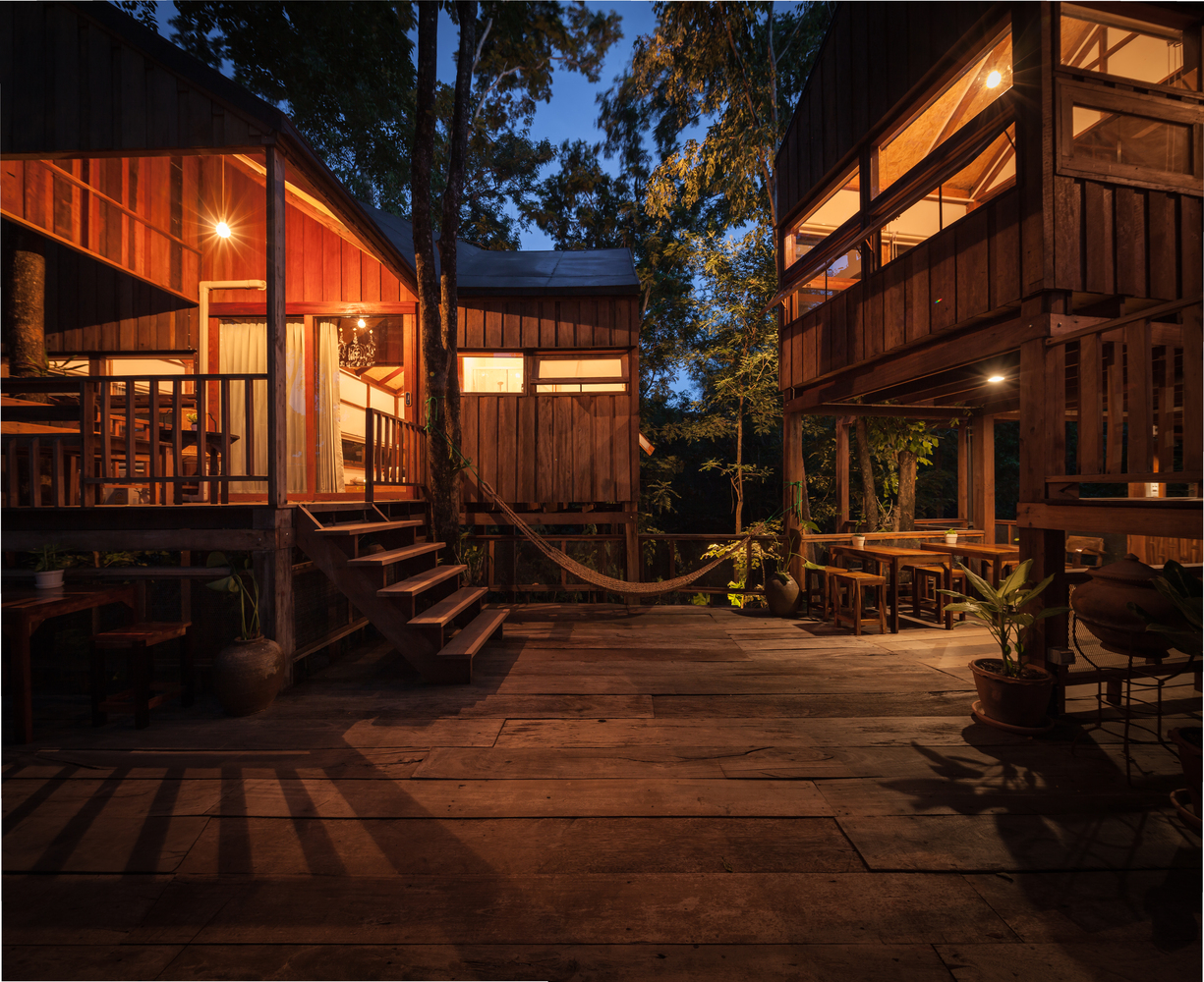 h&igrave;nh ảnh khung cảnh nh&agrave; c&acirc;y trong &aacute;nh ho&agrave;ng h&ocirc;n