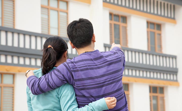Vợ chồng trẻ mua nh&agrave;